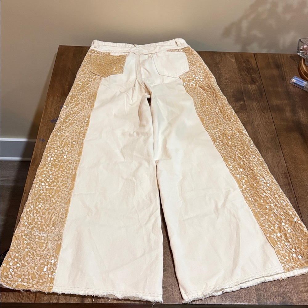 POL Sequin Wide Leg Pants cream and gold. Medium. - Picture 10 of 11